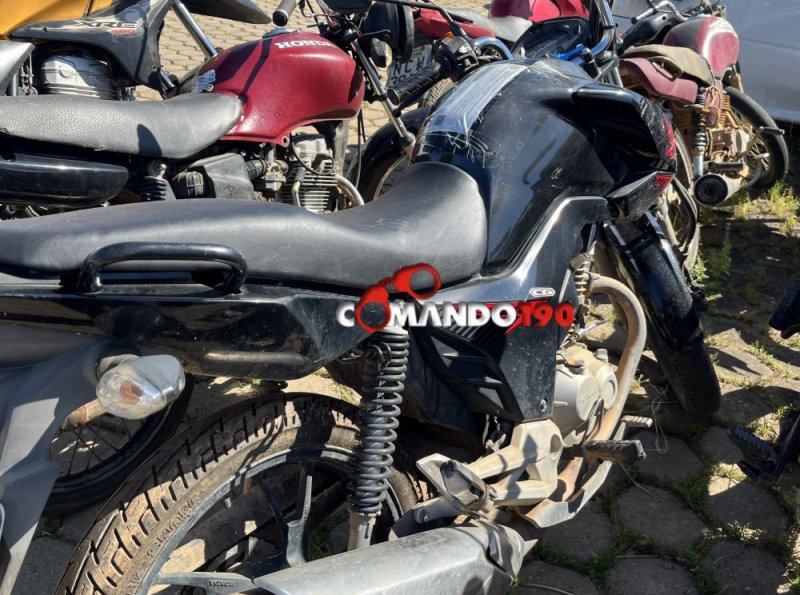 Motocicleta com Placa de Carro roubado encontrada em frente a clube em Ji-Paraná