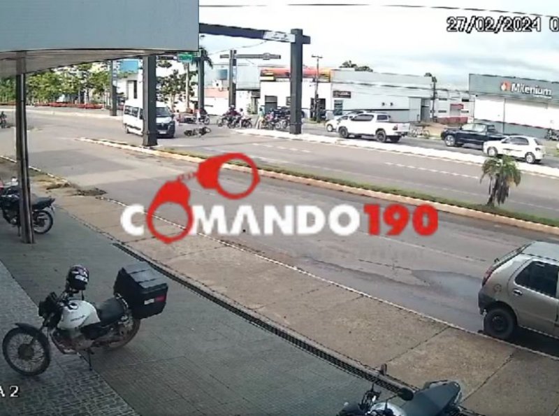 VÍDEO; Grave acidente registrado por câmera de monitoramento na Avenida Aracaju com BR-364 em Ji-Paraná 