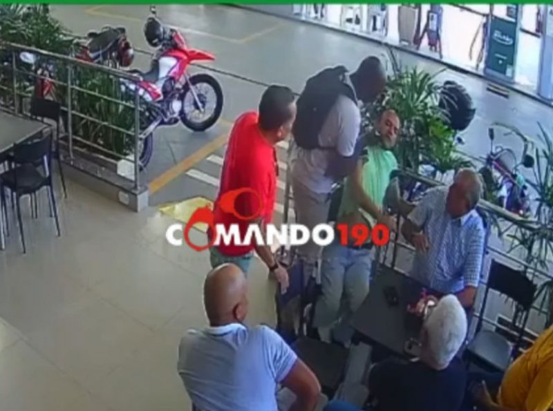 Vídeo: Discussão em Loja de Conveniência Quase Termina em Pancadaria, em Ji-Paraná