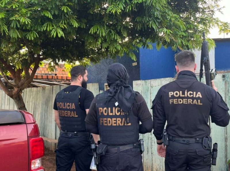 A Polícia Federal (PF) realiza uma operação para combater o tráfico interestadual de drogas em Rondônia
