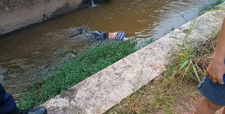 Populares encontram corpo de idoso caído em igarapé no bairro Dom