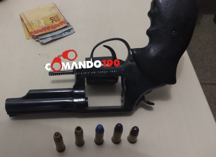 PM prende foragidos de Porto Velho com arma de fogo, no bairro Primavera