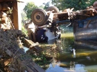 VILHENA - Ponte cai com caminhão leiteiro, em Corumbiara; Motorista morreu na hora