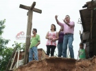 Jesualdo visita famílias no Igarapé e pede agilidade para inicio da obra