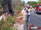 CACOAL - Caminhão tanque pega fogo após sair da pista e capotar na BR 364, entre Médici e Cacoal; Motorista morreu carbonizado