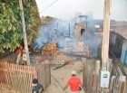 Incêndio de causa desconhecida destrói residência, em Ji-Paraná