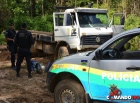 PM’s da Força Tarefa “Mutatis Mutandis” apreendem caminhão que estava sendo usado em desmatamento ilegal dentro de fazenda invadida, na Região de Monte Negro