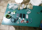 JUMBO - Agentes Penitenciários interceptam drogas e celular que foram jogados para dentro do Presídio, em Ji-Paraná