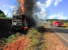 Ônibus que transportava 45 passageiros pega fogo na RO 470, em Nova União