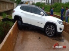 Veículo colide na cabeceira da ponte do rio Urupá em Ji-Paraná