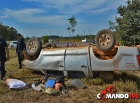 Motorista passa direto em curva e duas pessoas ficam feridas, em Ji-Paraná