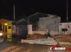 Morador acorda com sua casa sendo incendiada, em Ji-Paraná