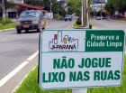 Prefeitura de Ji-Paraná instala placas para conscientizar limpeza na cidade