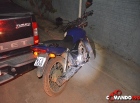 Em Ji-Paraná, PM age rápido e frustra roubo em residência; A motocicleta dos assaltantes ficou para trás
