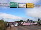 Manifestantes bloqueiam BR-364 em ato pró-governo, em Rondônia