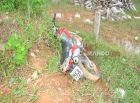 ATUALIZADA - Moradores encontram motocicleta furtada suja de sangue na Gleba Pirineus, em Ji-Paraná