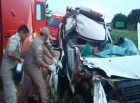 Ambulância de Cacoal fica destruída em acidente na BR 364, em Ji-Paraná