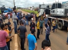 Motoristas de aplicativo fecham BR-364 e pedem redução do ICMS sobre combustíveis em Porto Velho