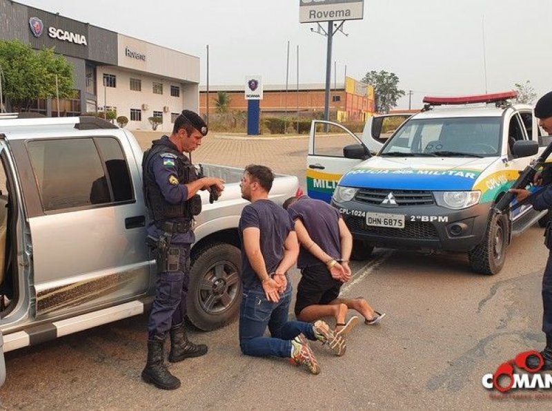 PM apreende dupla de Cacoal passeando com pistola, em Ji-Paraná