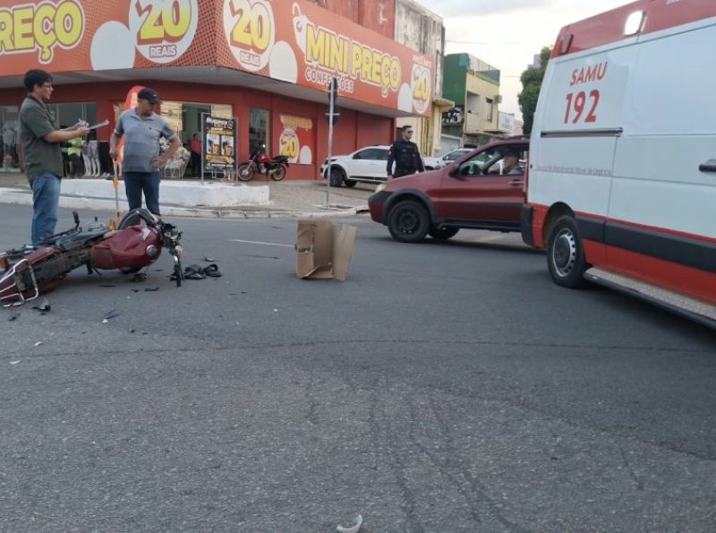 Grave acidente no cruzamento da Av. Brasil com a T-8 deixa motociclista ferido em Ji-Paraná
