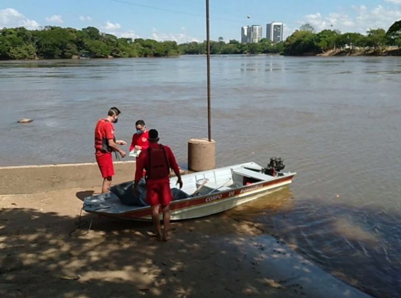 Corpo de homem não identificado com cortes na cabeça é encontrado boiando no Rio Machado, em Ji-Paraná