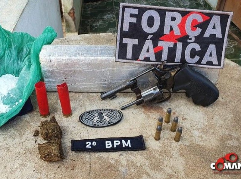 PM prende apenado com tornozeleira com arma, drogas e motocicleta roubada, em Ji-Paraná