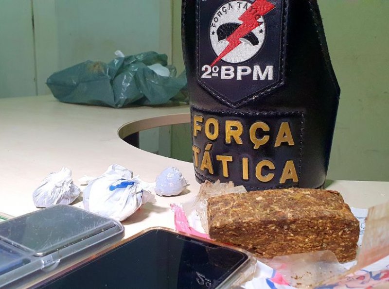 PM fecha mais uma boca de fumo e prende jovem com drogas, dinheiro e balança, em Ji-Paraná