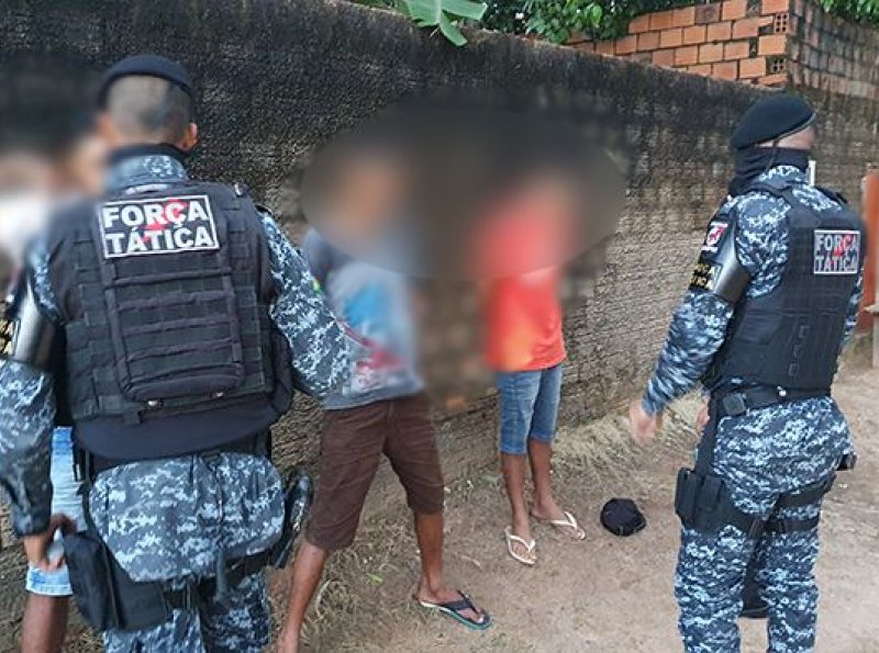 MACONHA COM MEL - PM apreende adolescente que estava portando Maconha, em Ji-Paraná