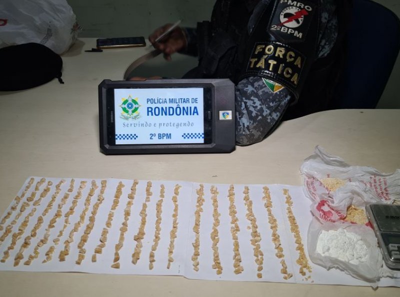 PM apreende mais de 600 pedras de Crack e Cocaína pura perto de “boca de fumo”, em Ji-Paraná