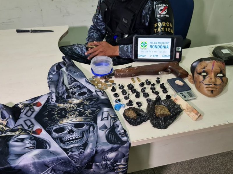 ESTAVA COM ARMA E DROGAS - PM prende foragido que matou policial civil aposentado em 2019 durante roubo, em Ji-Paraná