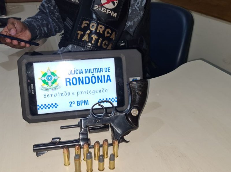 PM prende adolescente transportando arma de fogo para facção criminosa, em Ji-Paraná