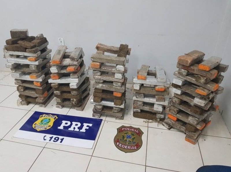 Motorista de carreta é preso com quase 140 quilos de maconha