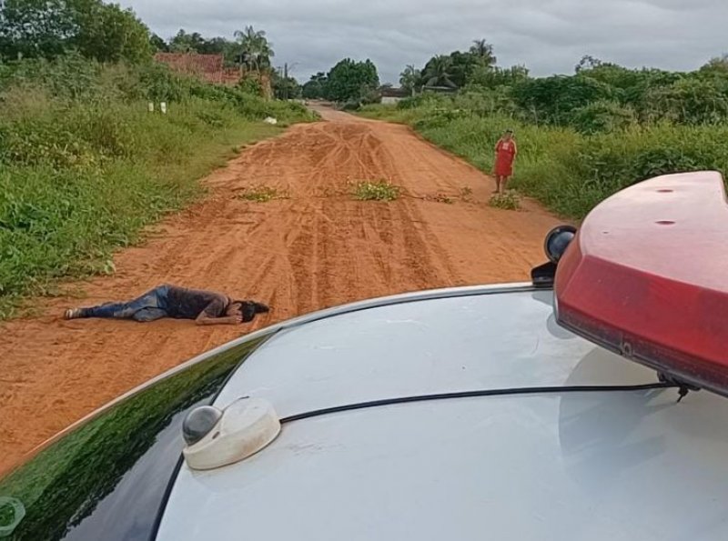 Corpo de homem é encontrado crivado de balas em matagal na Rua Duque de Caxias, em Ji-Paraná