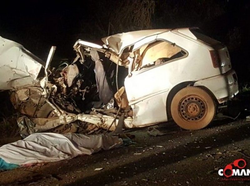 TRAGÉDIA – Acidente entre carro de passeio e carreta na estrada para o Distrito de Nova Colina deixa 3 mortos