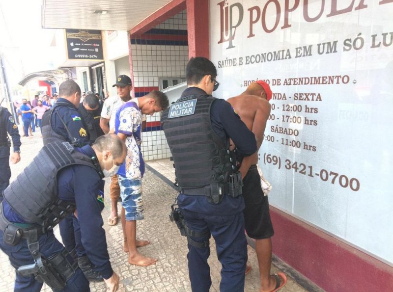 Em Ji-Paraná, PM prende bando passeando com carro roubado em Rondominas