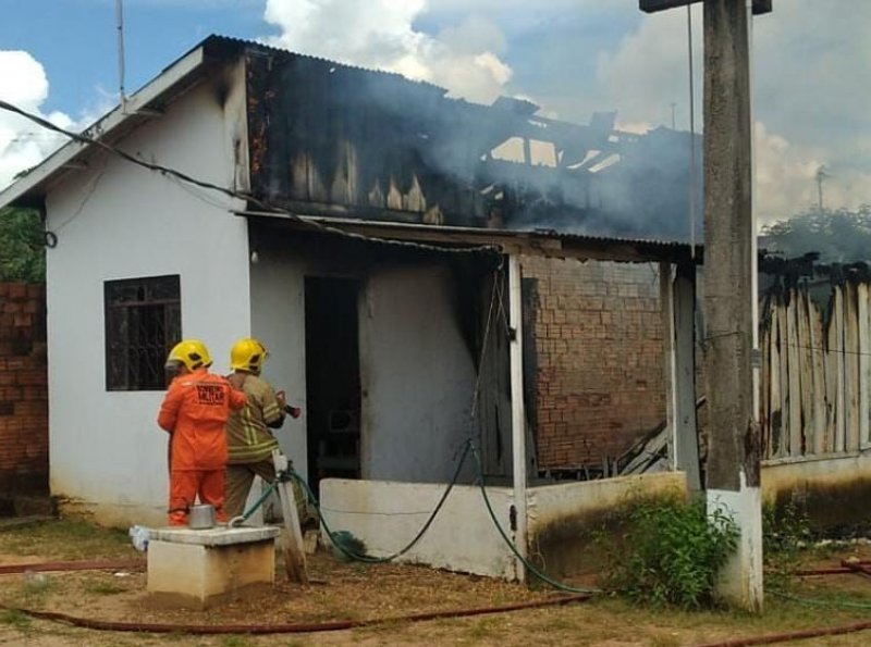 Polícia Militar e Corpo de Bombeiros agem rápido e evitam tragédia em incêndio residencial no bairro JK