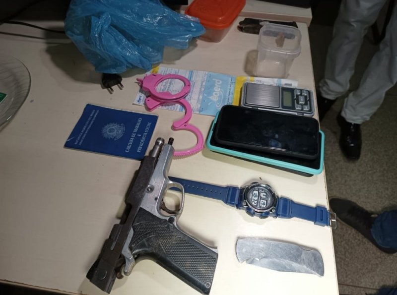 PM prende homem com pistola calibre 9mm, drogas e balança de precisão no Residencial Rondon