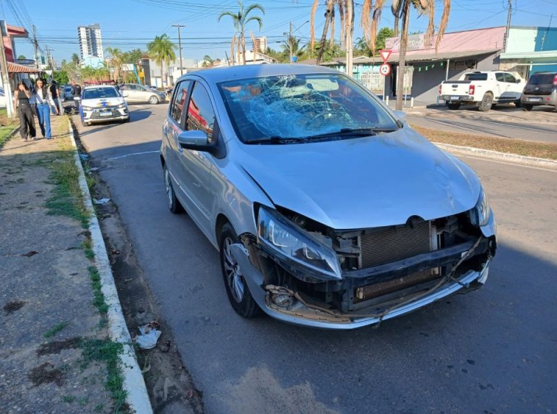 Grávida e bebê são encaminhados para UTI após acidente entre carro e mototáxi em Ji-Paraná
