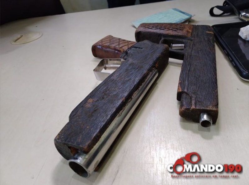 Casal de apenados é preso pela Polícia Militar com armas de fabricação artesanal, em Ji-Paraná