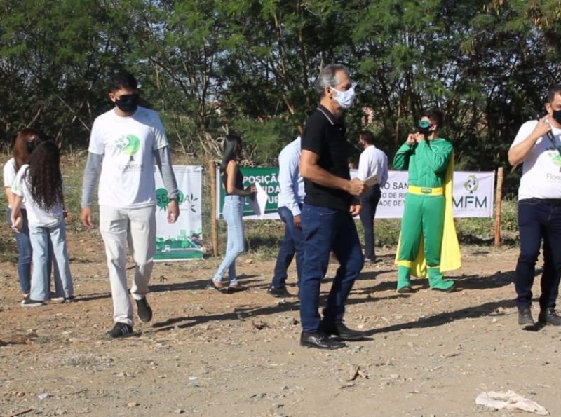 MFM e SEMEIA realizam plantio de árvores, em Ji-Paraná - VÍDEO