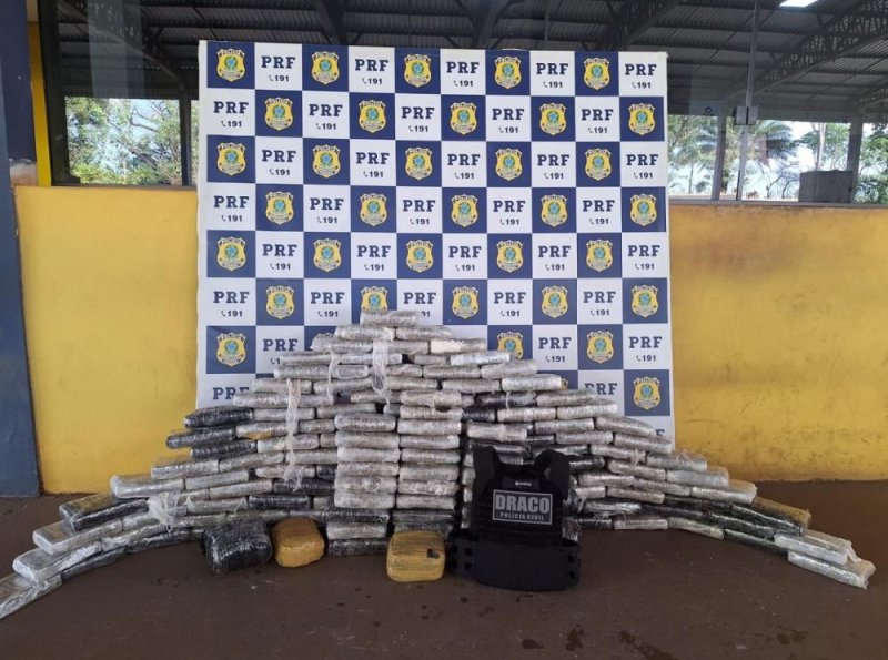 Polícia Civil e PRF apreendem 160 kg de skunk escondidos em baldes de massa corrida em Ji-Paraná