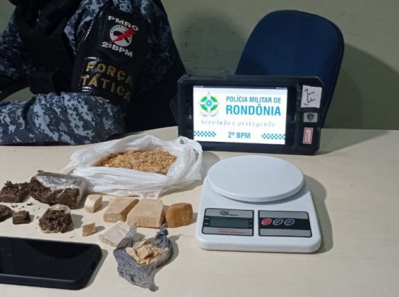 PM fecha mais uma boca de fumo e apreende mais de meio quilo de drogas, em Ji-Paraná 