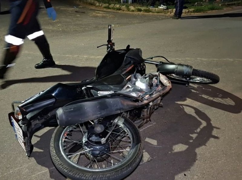Acidente na T-28 deixa três ocupantes de motoneta feridos