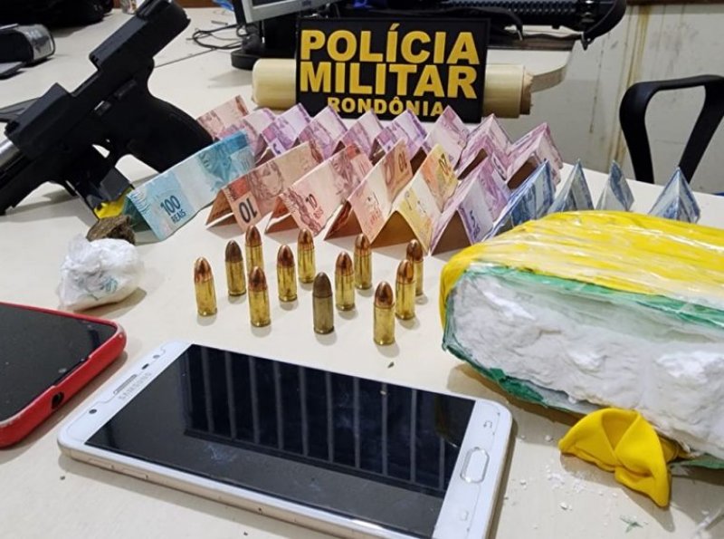 Polícia Militar apreende drogas e arma e evita possível homicídio, em Ji-Paraná