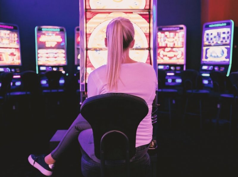 5 vantagens de jogar cassino online vs. físico: praticidade, bônus e mais