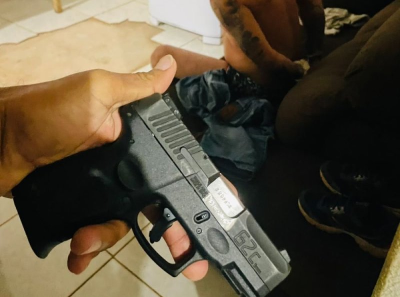 Homem é preso com pistola 9mm de numeração adulterada após denúncia em Ji-Paraná