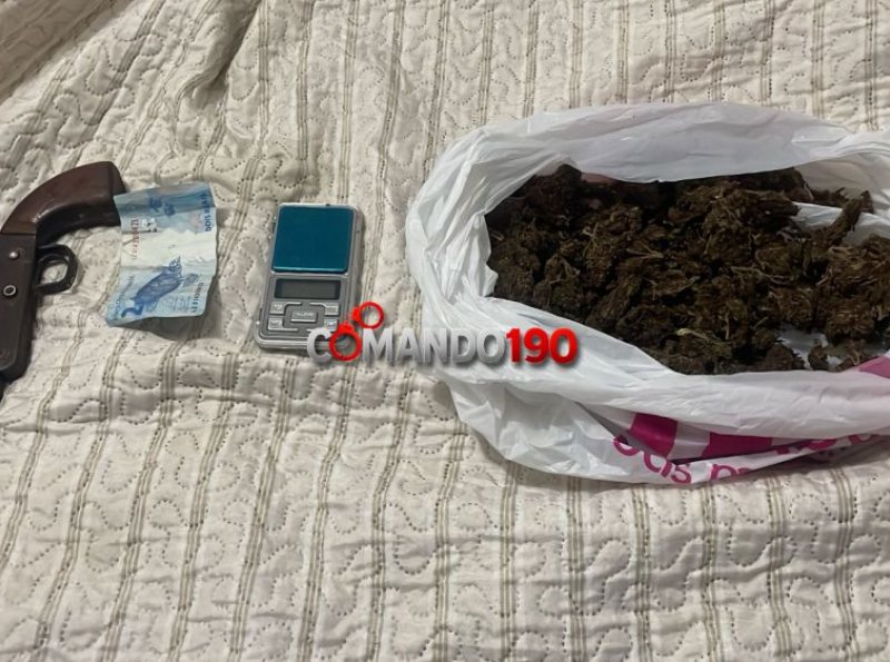 Suspeito é preso com arma, drogas e balança de precisão durante patrulhamento da PM