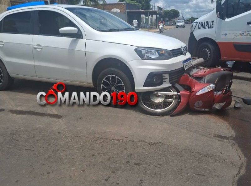 Acidente após avanço de preferencial deixa motociclista ferida