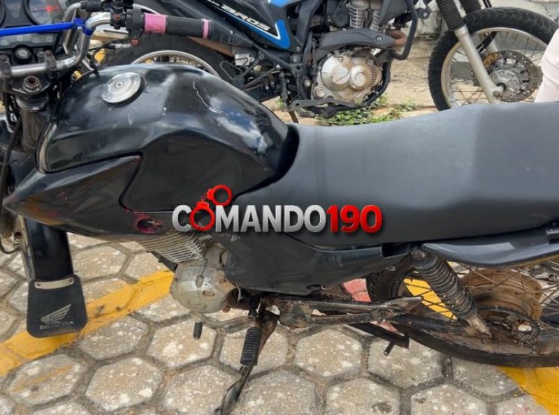 Suspeito é preso após furtar moto e celular ao pedir água em residência