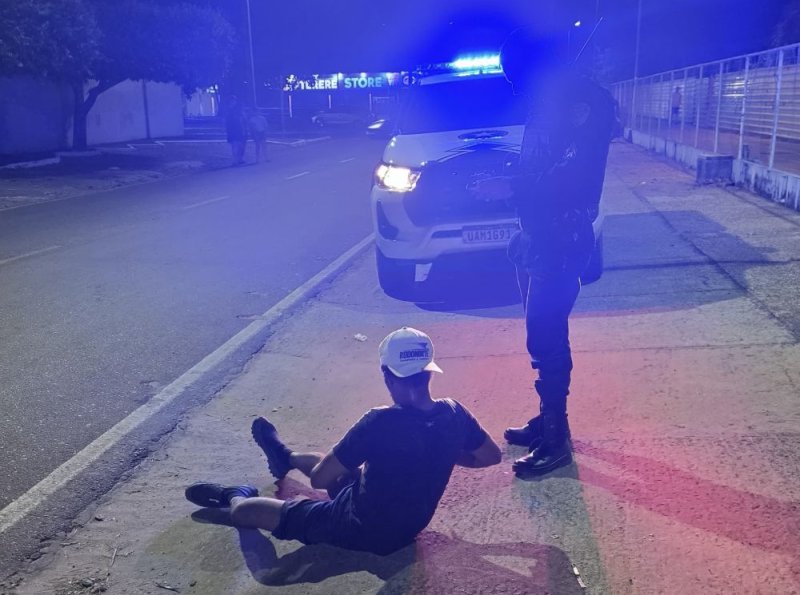 Homem é agredido a pauladas após suspeita de tentativa de levar criança de 10 anos no Cedel, em Ji-Paraná